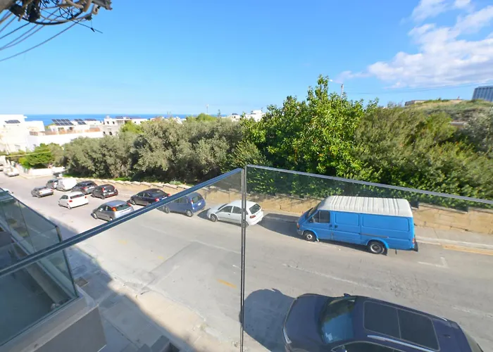 Lovely And Spacious In The Quaint And Quiet Town Of Pembroke