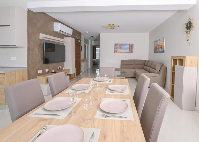 Lovely And Spacious In The Quaint And Quiet Town Of *