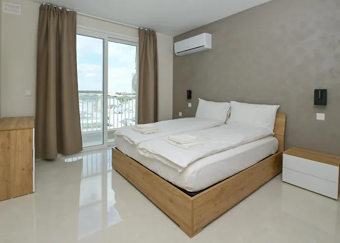 Lovely And Spacious In The Quaint And Quiet Town Of Appartement *