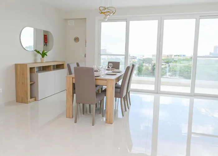 Lovely And Spacious In The Quaint And Quiet Town Of *