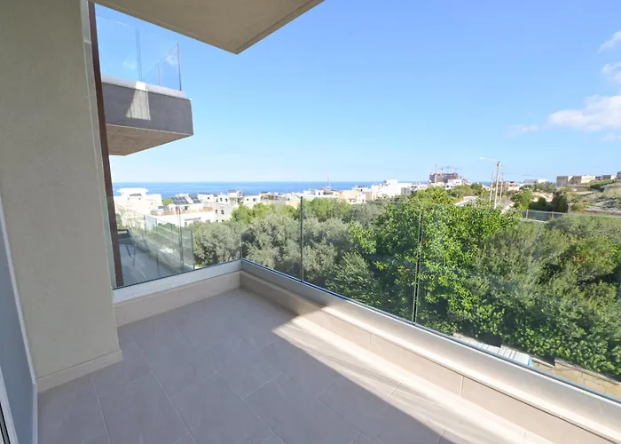 Lovely And Spacious In The Quaint And Quiet Town Of *