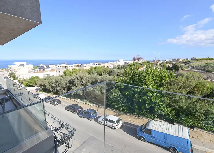 Lovely And Spacious In The Quaint And Quiet Town Of *