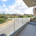 Lovely And Spacious In The Quiet Town Of - Close To St Julians Swieqi And Sliema Appartamento