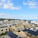 Lovely And Spacious In The Quiet Town Of - Close To St Julians Swieqi And Sliema Pembroke