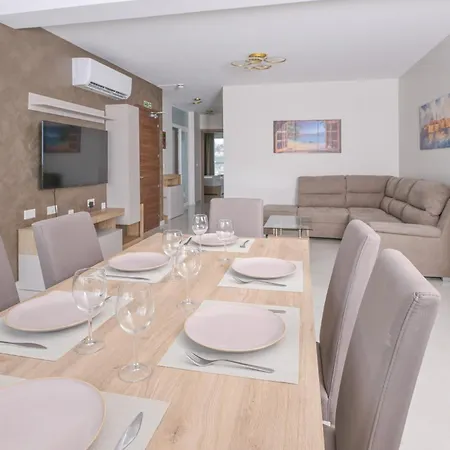 Διαμέρισμα Lovely And Spacious In The Quiet Town Of - Close To St Julians Swieqi And Sliema *