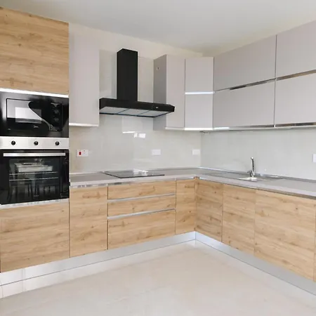 Lovely And Spacious In The Quiet Town Of - Close To St Julians Swieqi And Sliema Pembroke