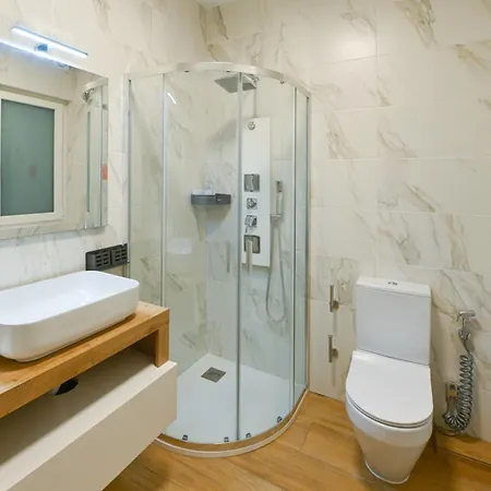 Lovely And Spacious In The Quaint And Quiet Town Of Apartamento