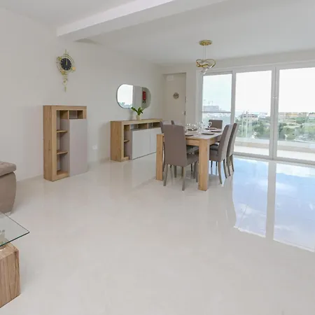 Appartamento Lovely And Spacious In The Quiet Town Of - Close To St Julians Swieqi And Sliema