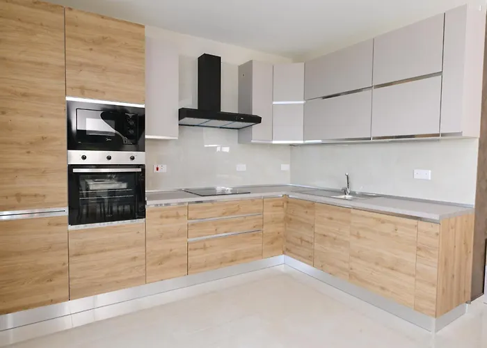 Lovely And Spacious In The Quaint And Quiet Town Of Pembroke