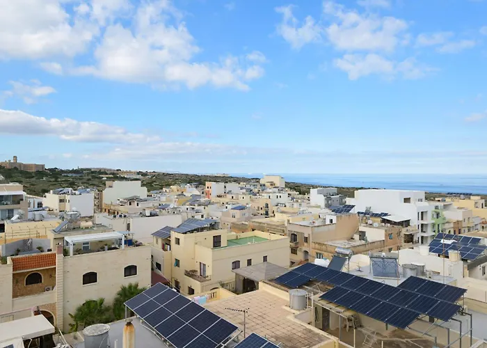 Lovely And Spacious In The Quaint And Quiet Town Of Pembroke