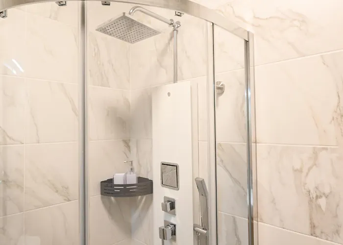 Lovely And Spacious In The Quaint And Quiet Town Of Pembroke